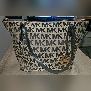 Authentic Michael Kors Signature Classic Monogram tote purse black/tan